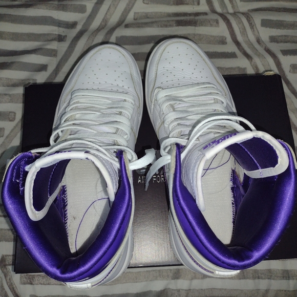 Jordan 1 "purple metallic" for woman size 10 or 8.5 for men , condition 8.5/10 - Picture 5 of 6